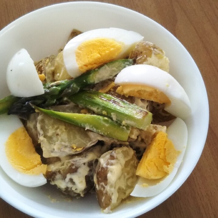 アスパラとゆで卵のデリ風ポテトサラダ!